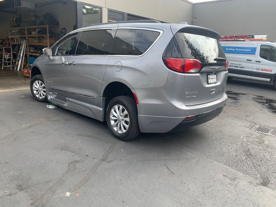 Used 2017 Chrysler Pacifica Touring-L - BraunAbility Side Entry In Floor Automatic Ramp
