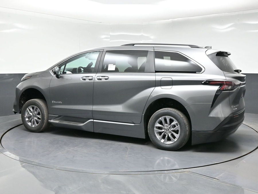 New 2026 Toyota Sienna Hybrid XLE Add - BraunAbility Side Entry Fold Out Automatic Ramp