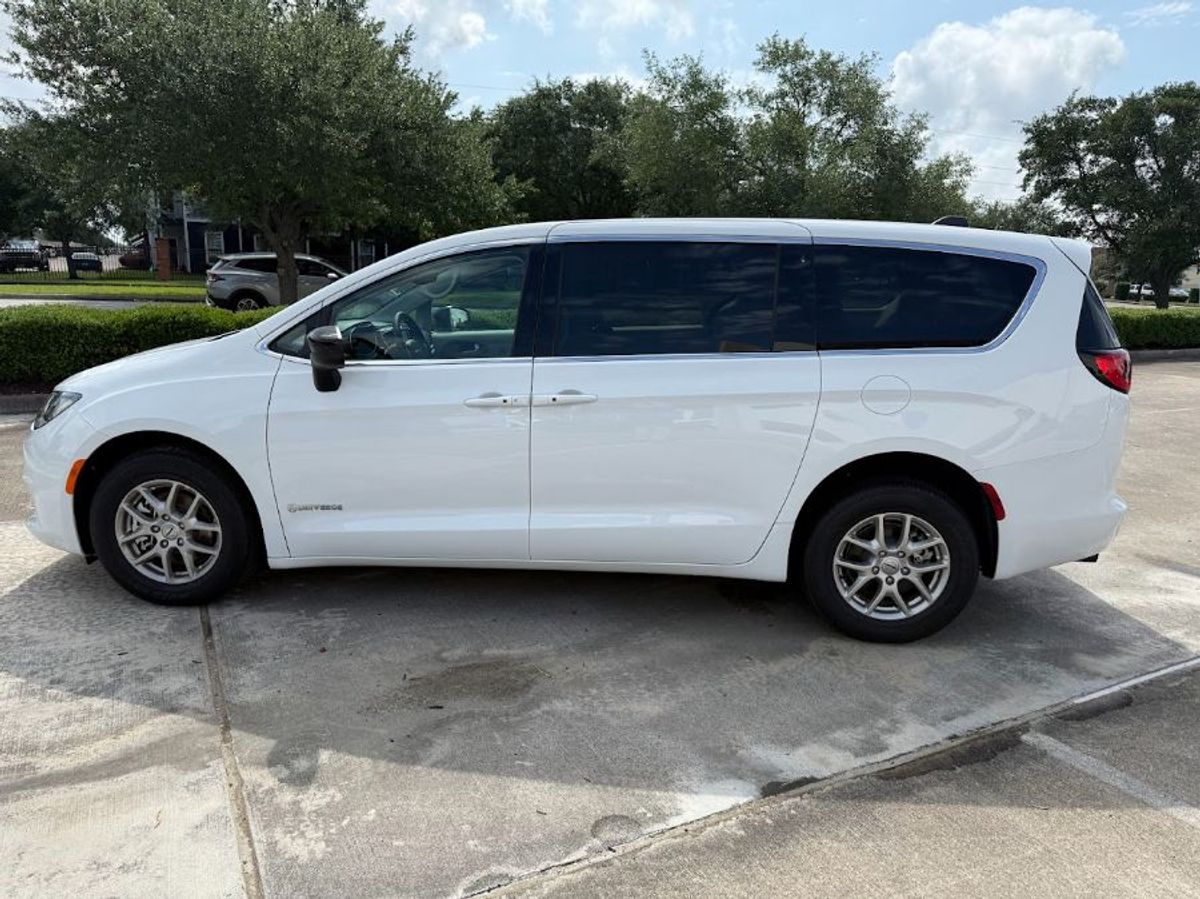 2024 CHRYSLER VOYAGER - Image 6