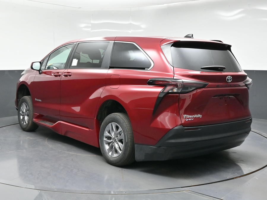 New 2026 Toyota Sienna Hybrid LE - BraunAbility Side Entry In Floor Automatic Ramp