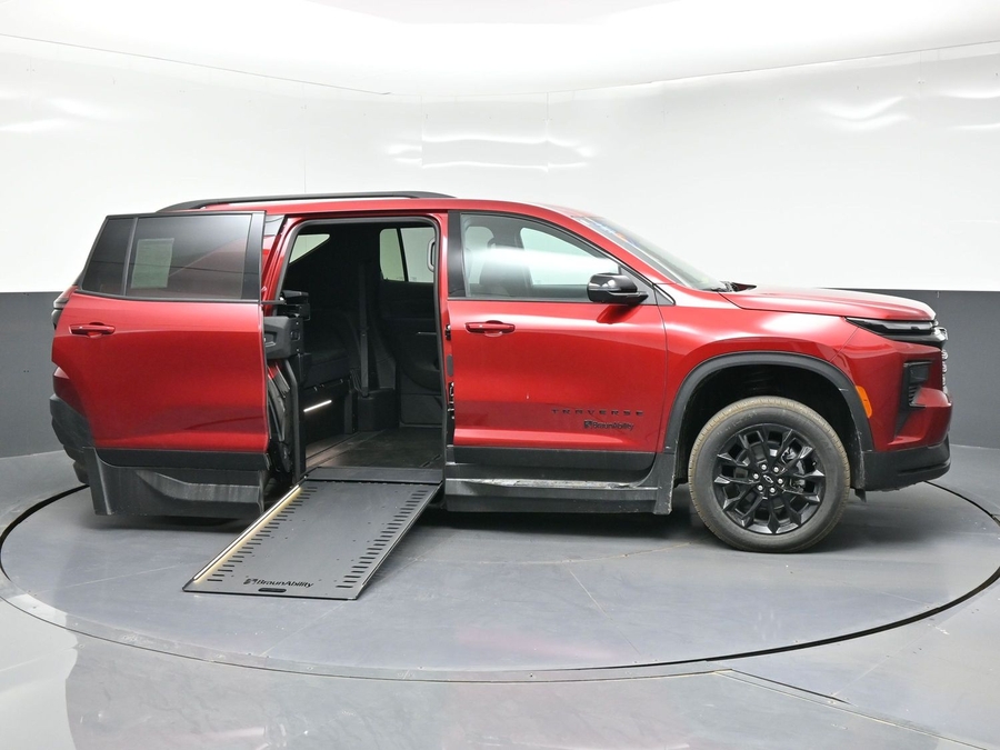 New 2026 Chevrolet Traverse 1LT Midnight Edition - BraunAbility Side Entry In Floor Automatic Ramp