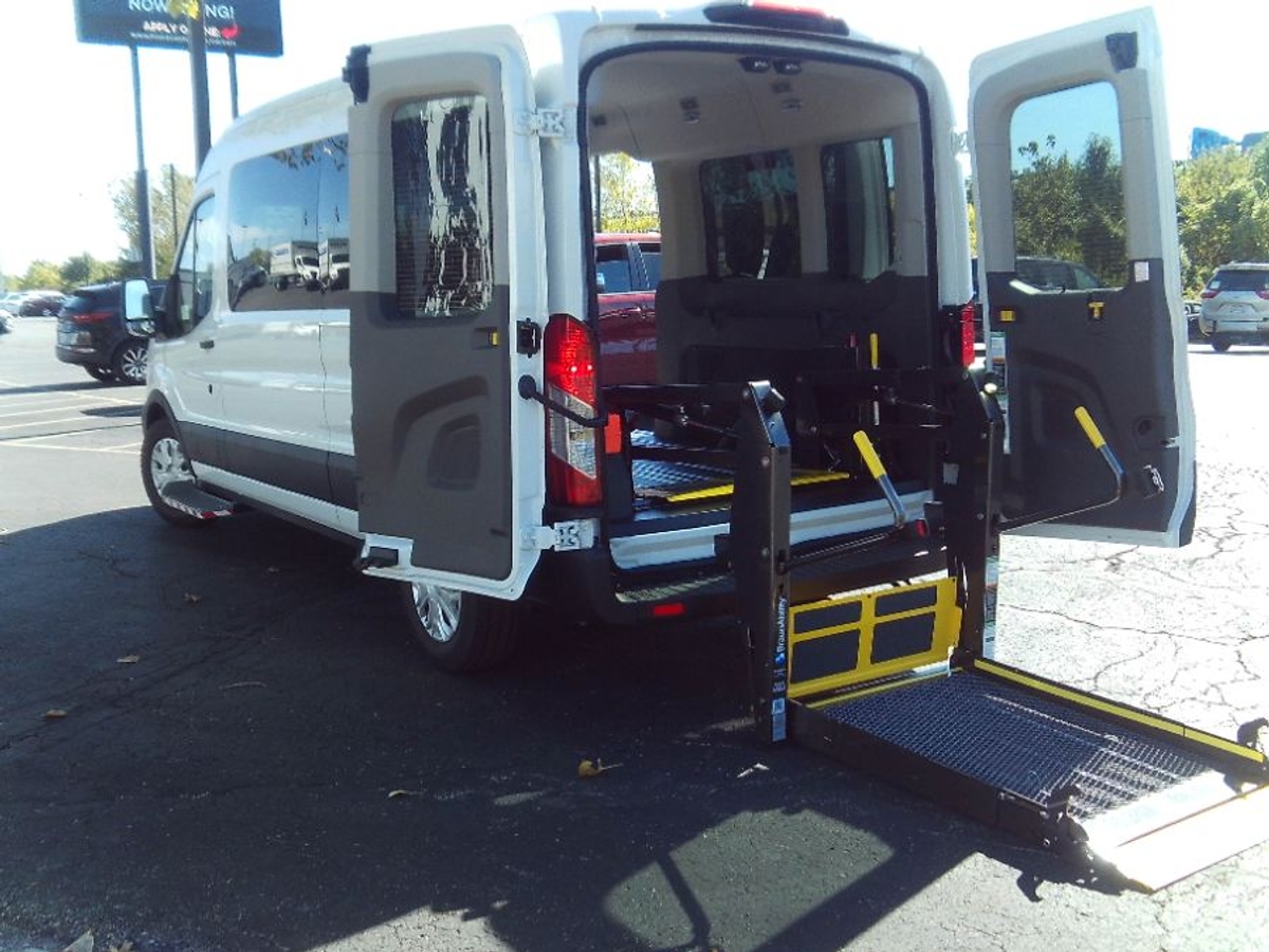 White Ford T350 image number 18