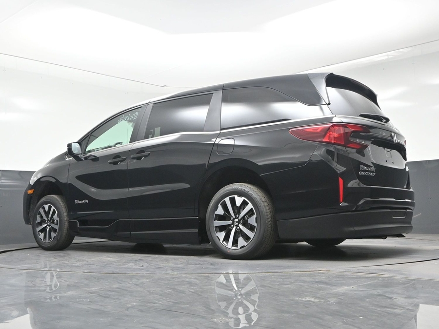Black Honda Odyssey image number 12
