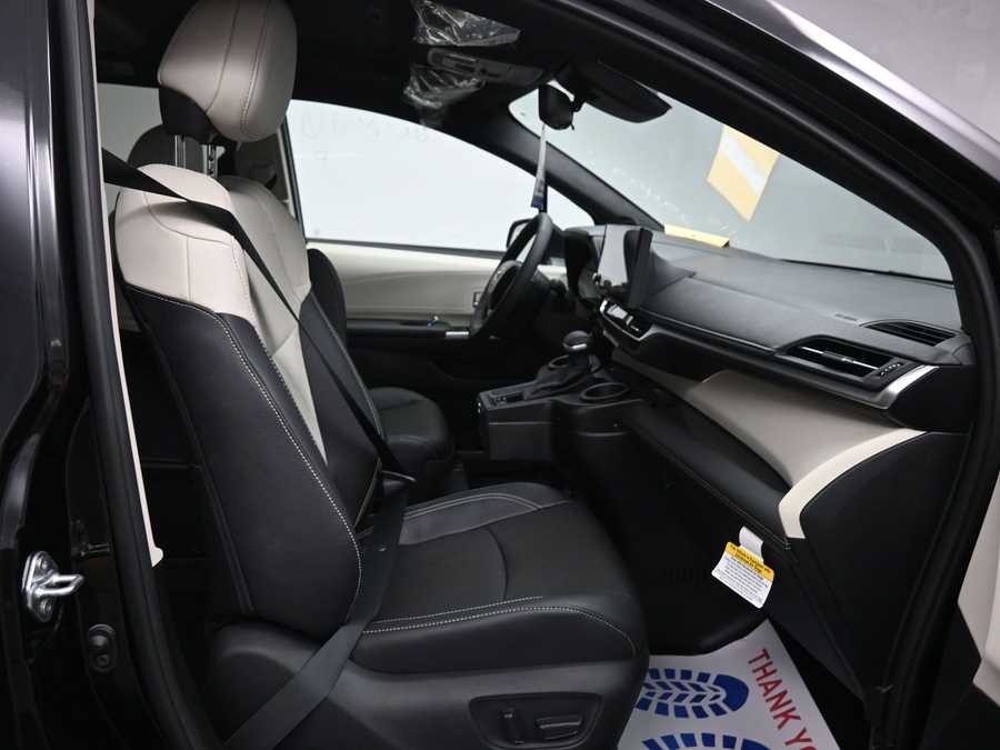 New 2026 Toyota Sienna Hybrid Limited - BraunAbility Side Entry Fold Out Automatic Ramp