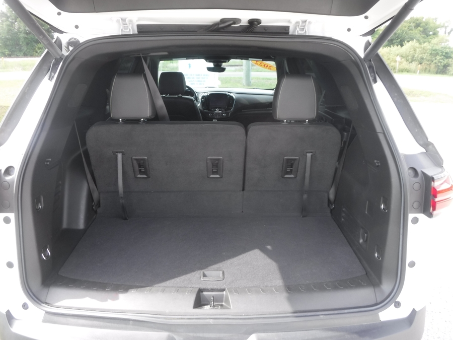 White Chevrolet Traverse image number 1