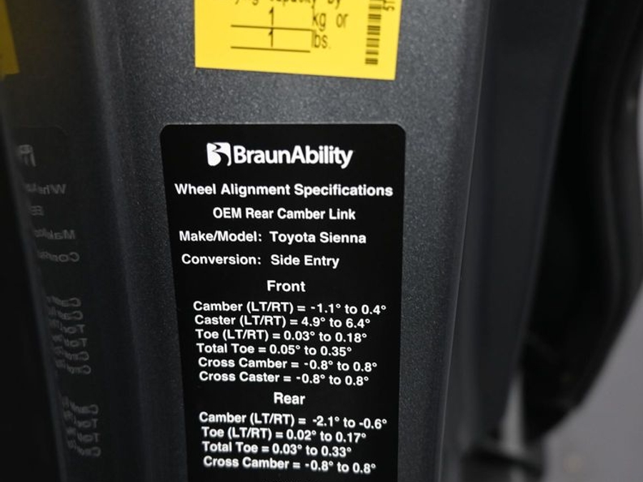 New 2026 Toyota Sienna Hybrid XLE Base - BraunAbility Side Entry Fold Out Automatic Ramp
