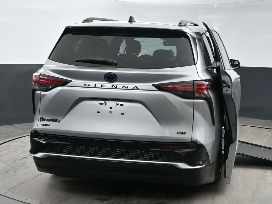 New 2025 Toyota Sienna Hybrid XSE Sport - BraunAbility Side Entry Entry In Floor Automatic Ramp
