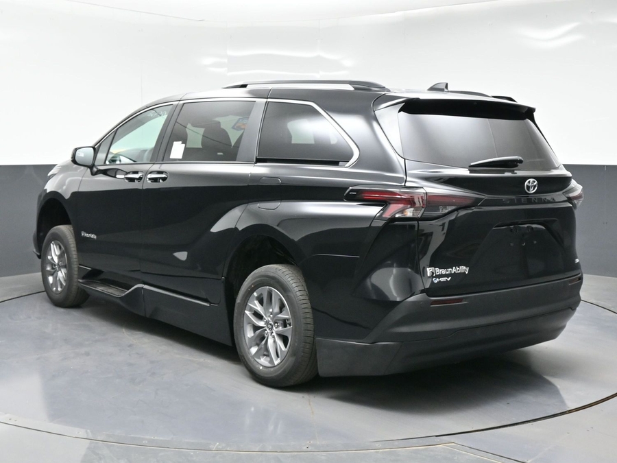 Black Toyota Sienna image number 8