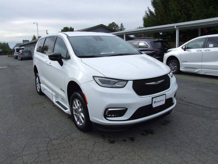 Used 2024 Chrysler Pacifica Touring L - BraunAbility Side Entry Fold Out Automatic Ramp