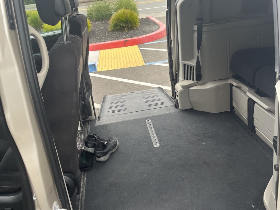 Used 2014 Dodge Grand Caravan SXT - BraunAbility Side Entry Entry Fold Out Automatic Ramp