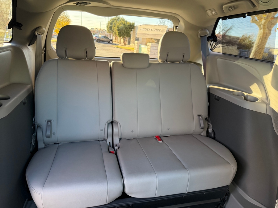 Used 2020 Toyota Sienna XLE Base - BraunAbility Side Entry Entry Fold Out Automatic Ramp
