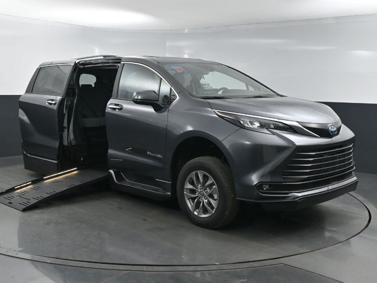 2025 TOYOTA SIENNA - Image 10