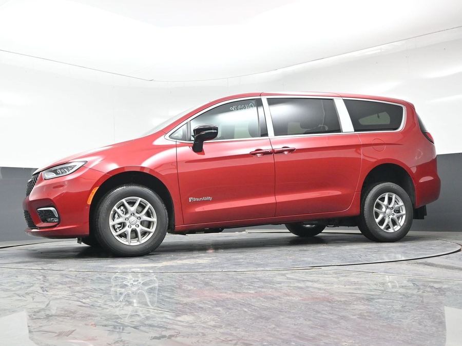 Red Chrysler Pacifica image number 23
