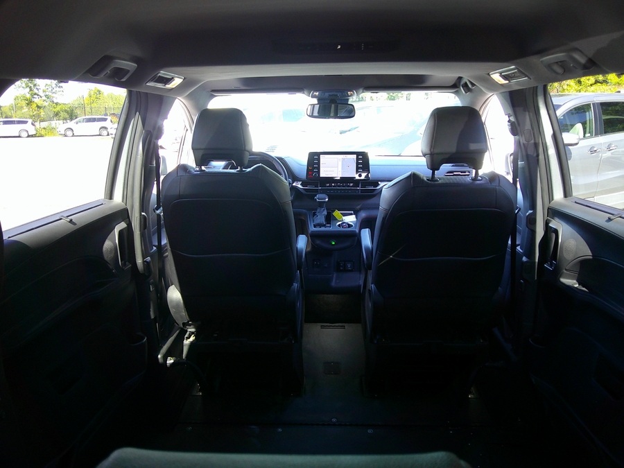  Toyota Sienna image number 10