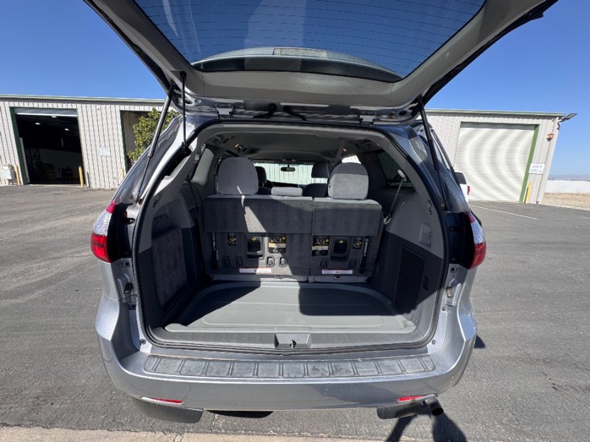 2017 TOYOTA SIENNA - Image 7