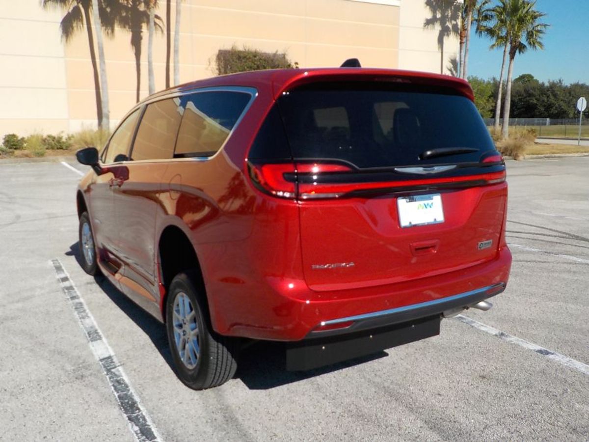 2024 CHRYSLER PACIFICA - Image 6