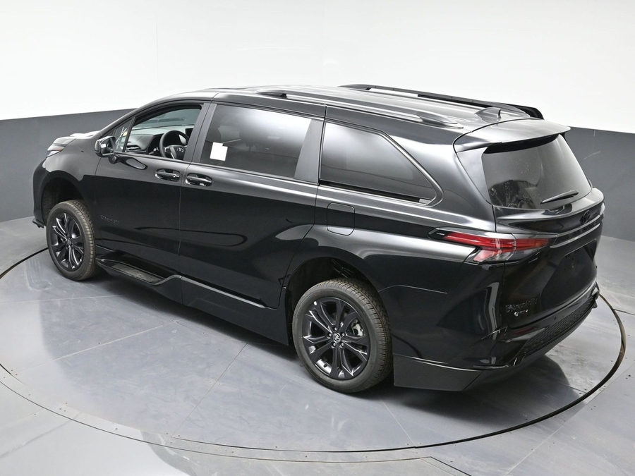 New 2025 Toyota Sienna Hybrid XSE Sport - BraunAbility Side Entry Entry Fold Out Automatic Ramp