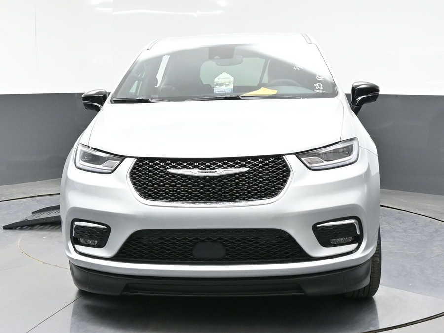 New 2026 Chrysler Pacifica Select Safety - BraunAbility Side Entry Entry Fold Out Automatic Ramp