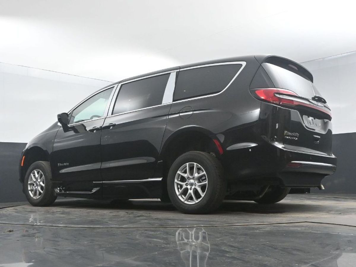 2025 CHRYSLER PACIFICA - Image 12