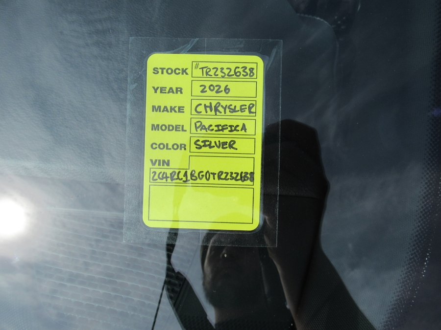 2026 Chrysler Pacifica Select's photo