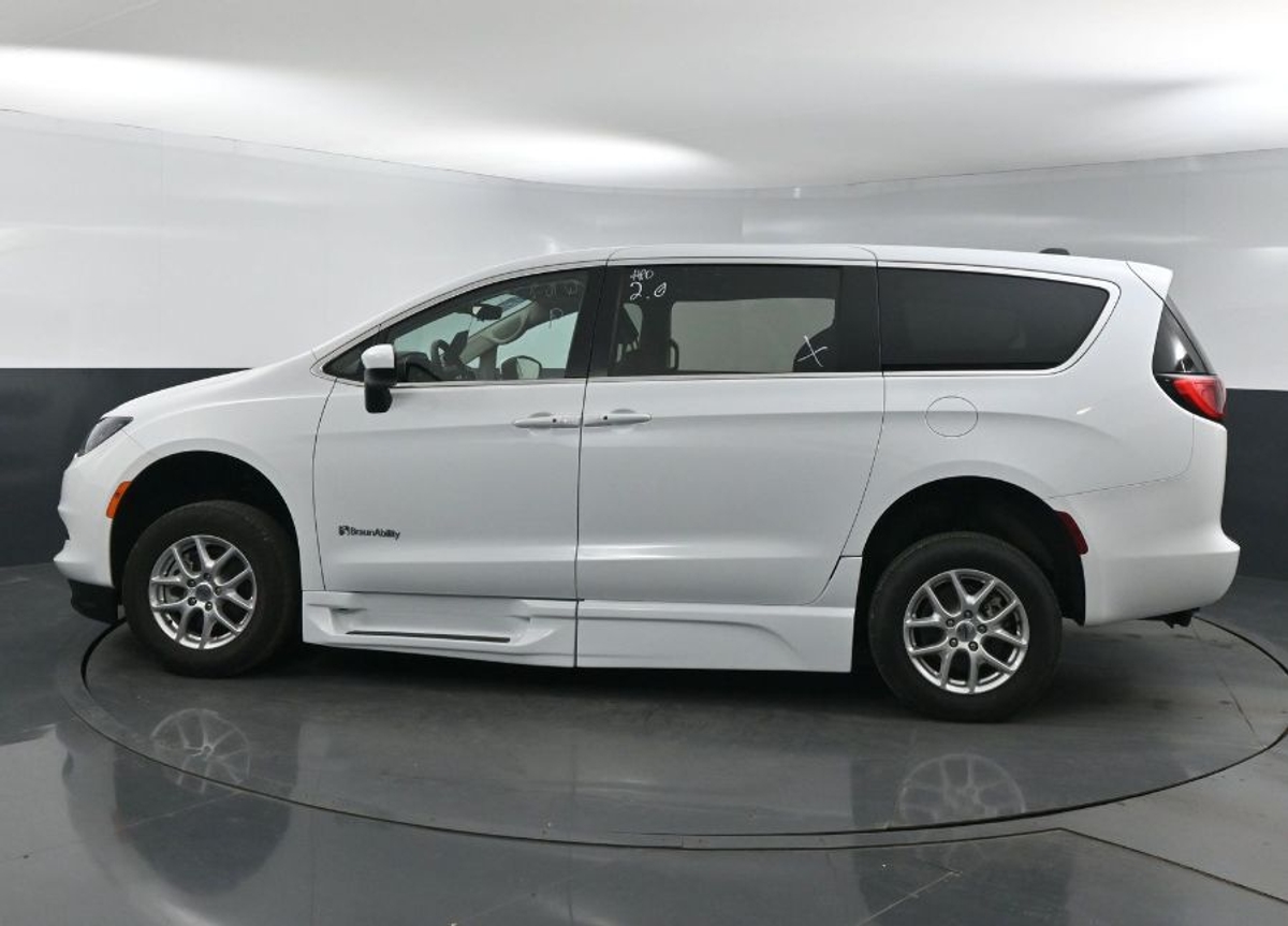 2023 CHRYSLER VOYAGER - Image 4