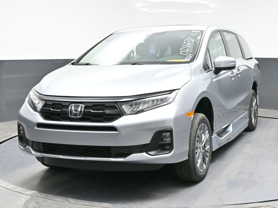 New 2026 Honda Odyssey Touring - BraunAbility Side Entry In Floor Automatic Ramp