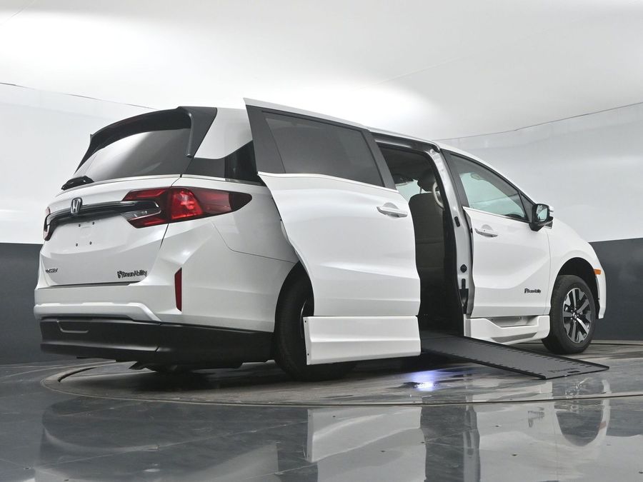 New 2025 Honda Odyssey EX-L - BraunAbility Side Entry Entry In Floor Automatic Ramp