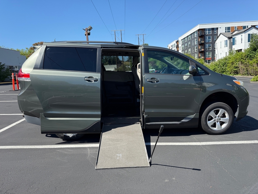 Used 2013 Toyota Sienna LE - VMI Side Entry Entry In Floor Manual Ramp
