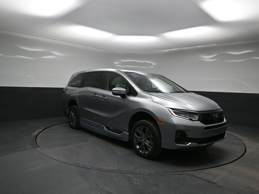 New 2026 Honda Odyssey Touring - BraunAbility Side Entry Entry In Floor Automatic Ramp