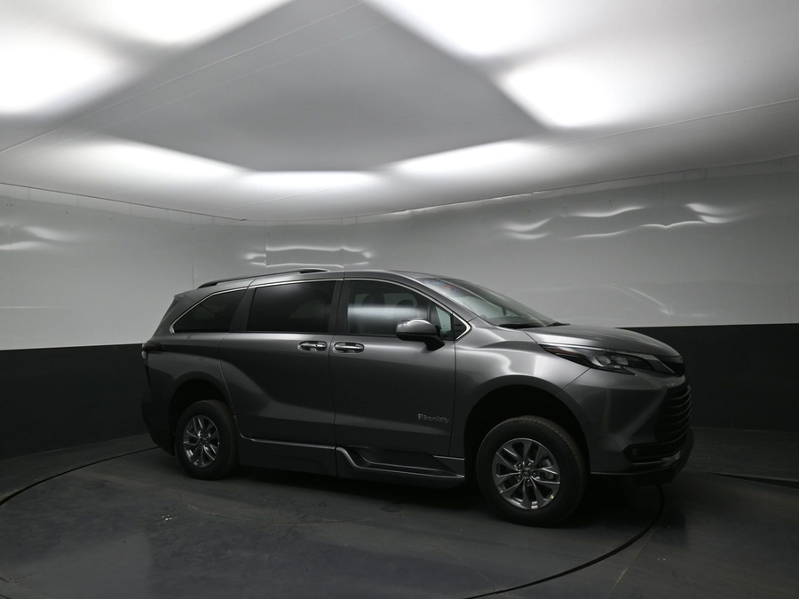 New 2026 Toyota Sienna Hybrid XLE Add - BraunAbility Side Entry Fold Out Automatic Ramp