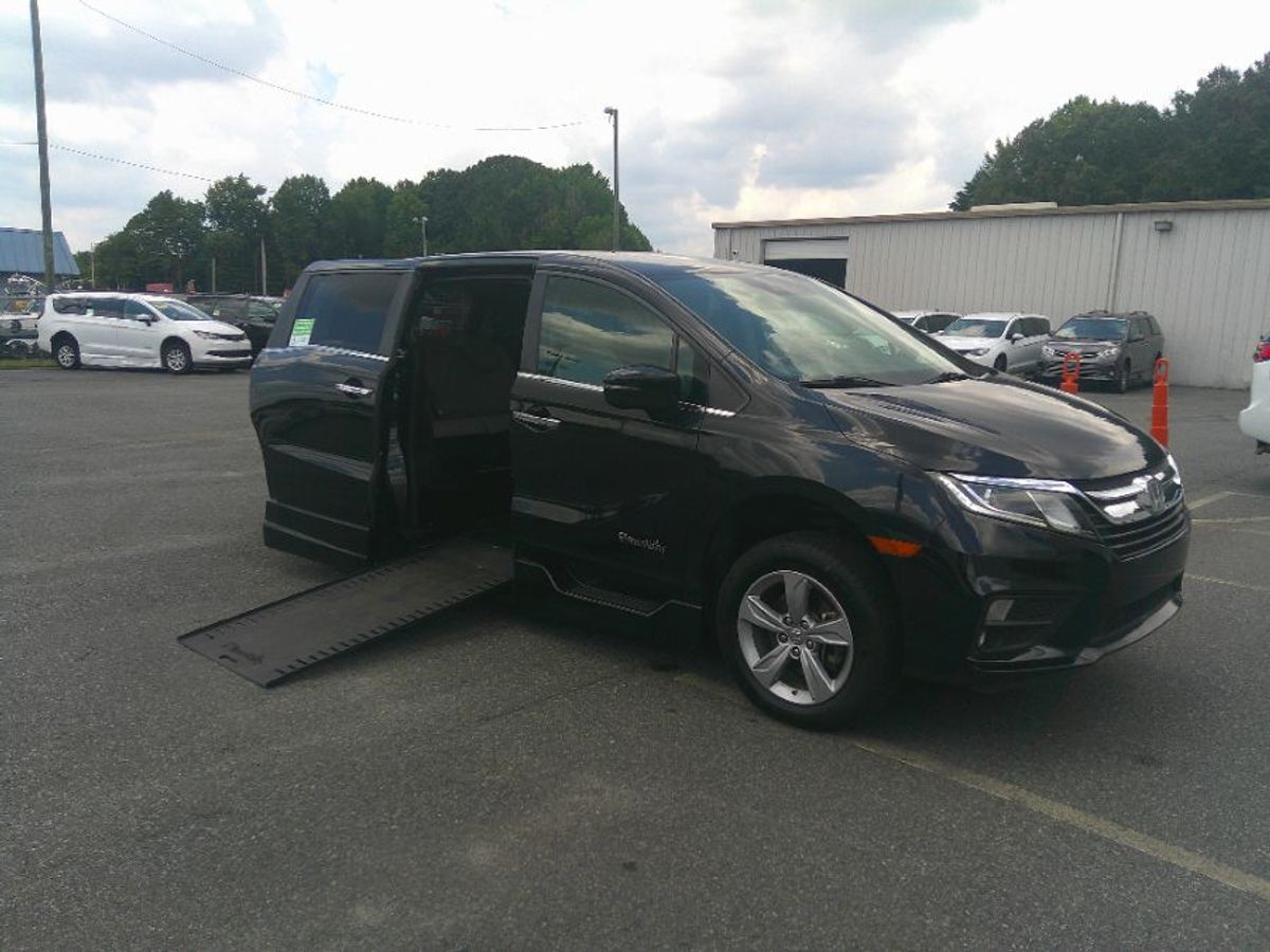 Black Honda Odyssey with Side Entry Automatic In Floor ramp