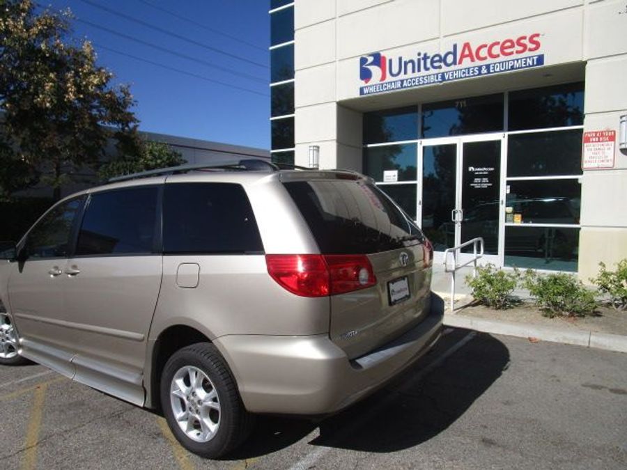 Used 2006 Toyota Sienna XLE Base - BraunAbility Side Entry Entry In Floor Automatic Ramp