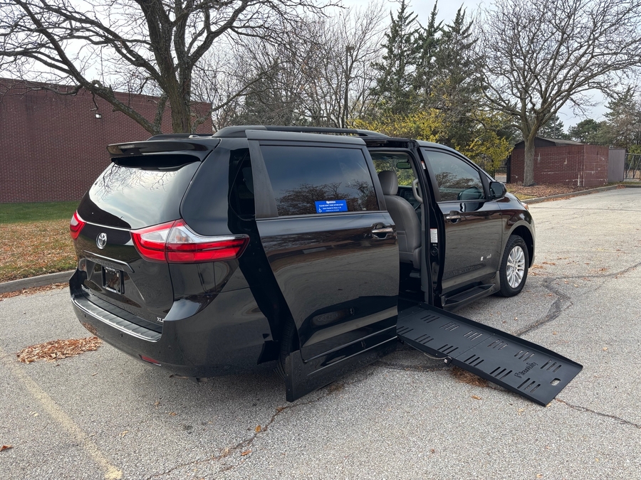 Used 2017 Toyota Sienna XLE Base - BraunAbility Side Entry Entry Fold Out Automatic Ramp