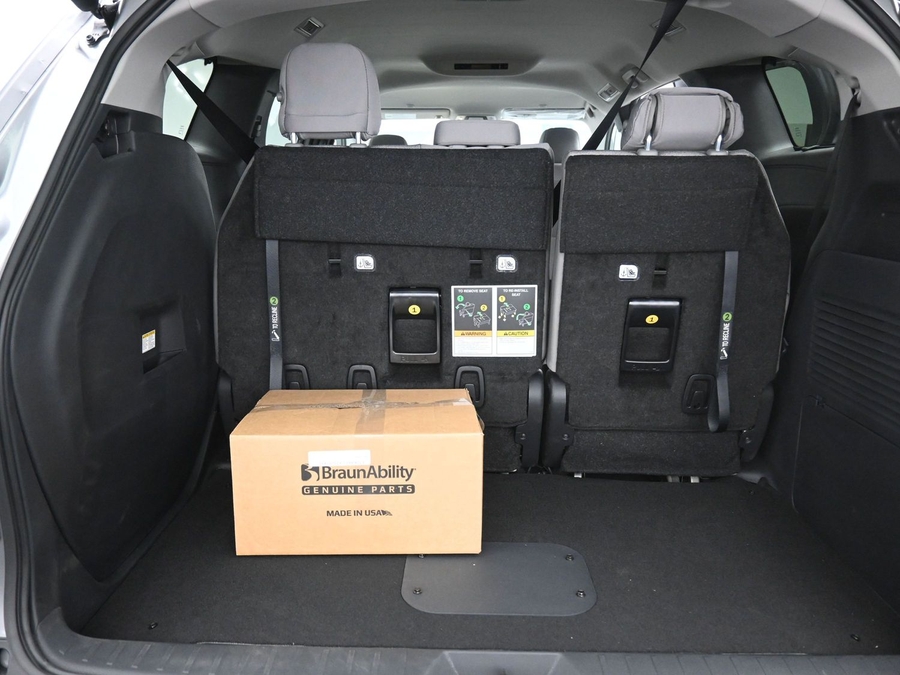 New 2026 Toyota Sienna Hybrid LE - BraunAbility Side Entry Fold Out Automatic Ramp