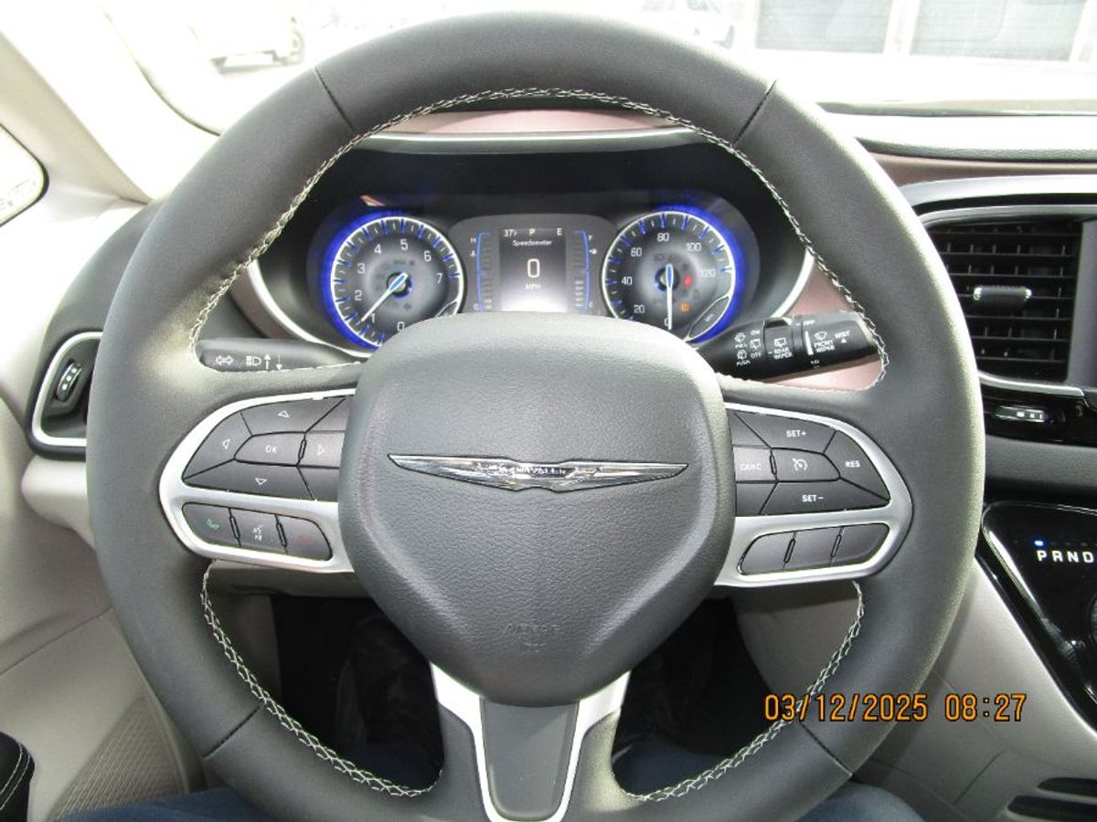 2024 CHRYSLER VOYAGER - Image 9