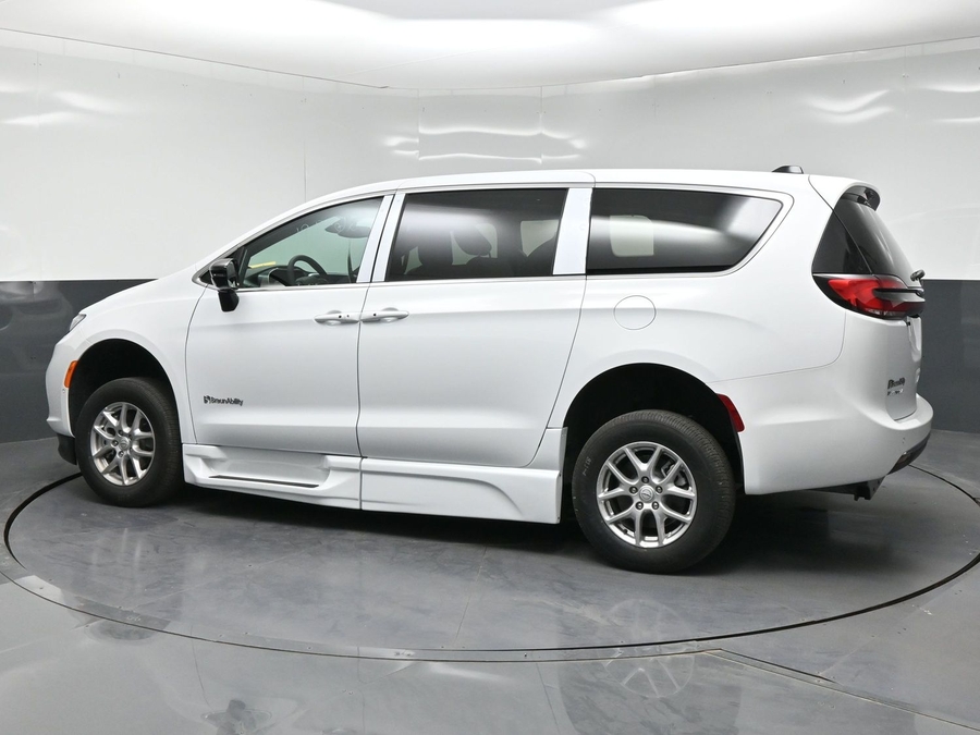 New 2026 Chrysler Pacifica Select Safety - BraunAbility Side Entry Fold Out Automatic Ramp