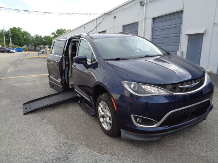 Used 2019 Chrysler Pacifica Touring L Plus - BraunAbility Side Entry Entry Fold Out Automatic Ramp
