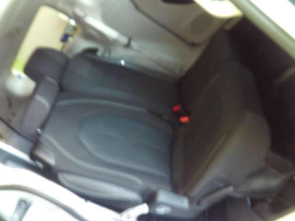 2024 CHRYSLER VOYAGER - Image 18