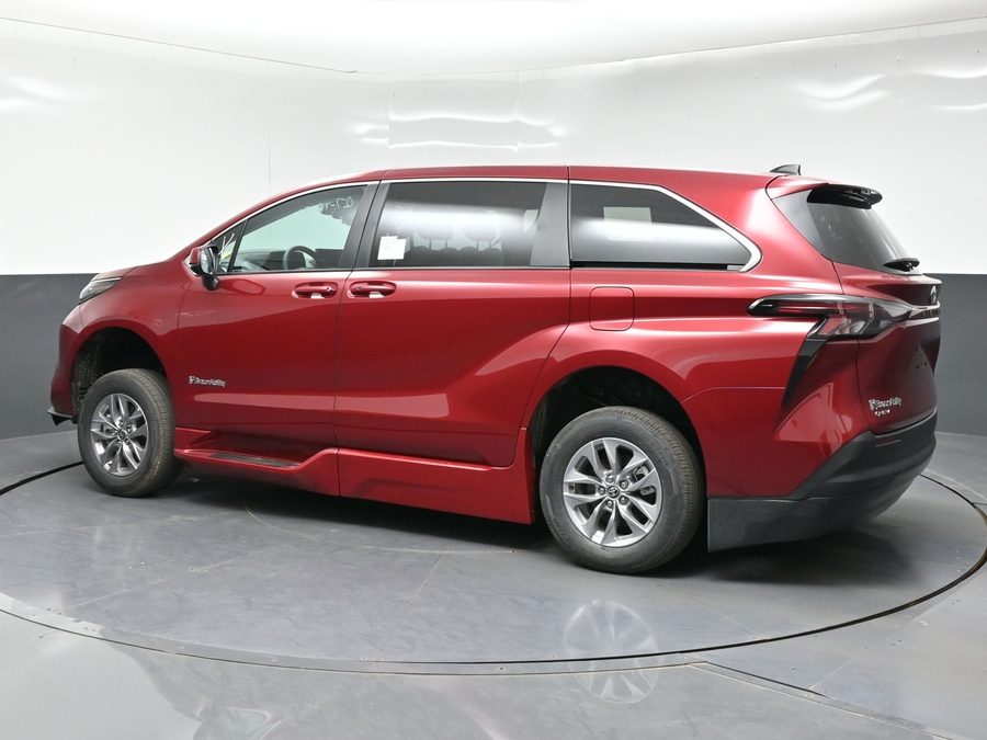 New 2026 Toyota Sienna Hybrid LE - BraunAbility Side Entry In Floor Automatic Ramp