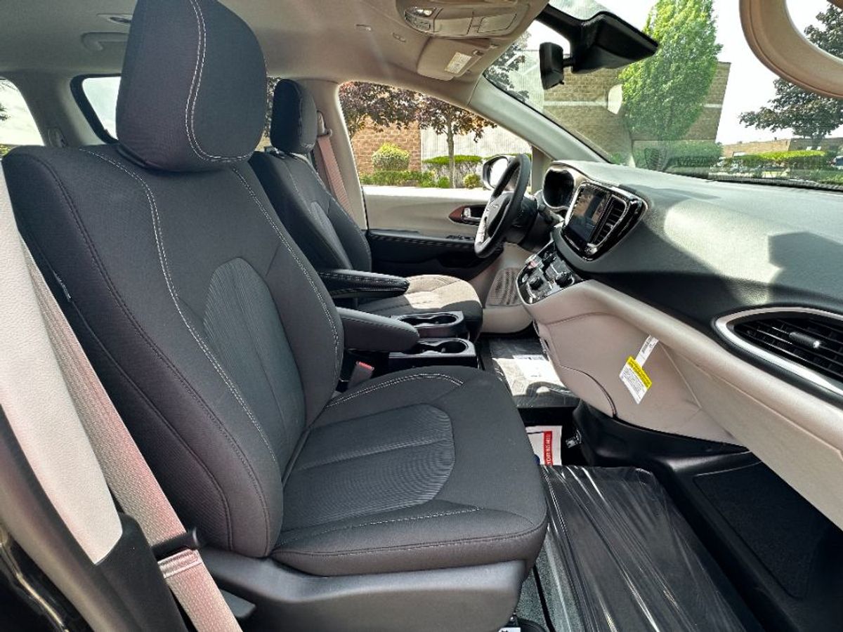 2023 CHRYSLER VOYAGER - Image 12