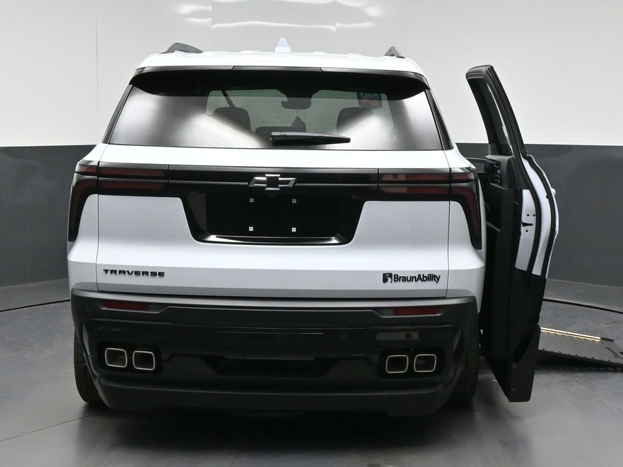 New 2026 Chevrolet Traverse 1LT Midnight - BraunAbility Side Entry In Floor Automatic Ramp