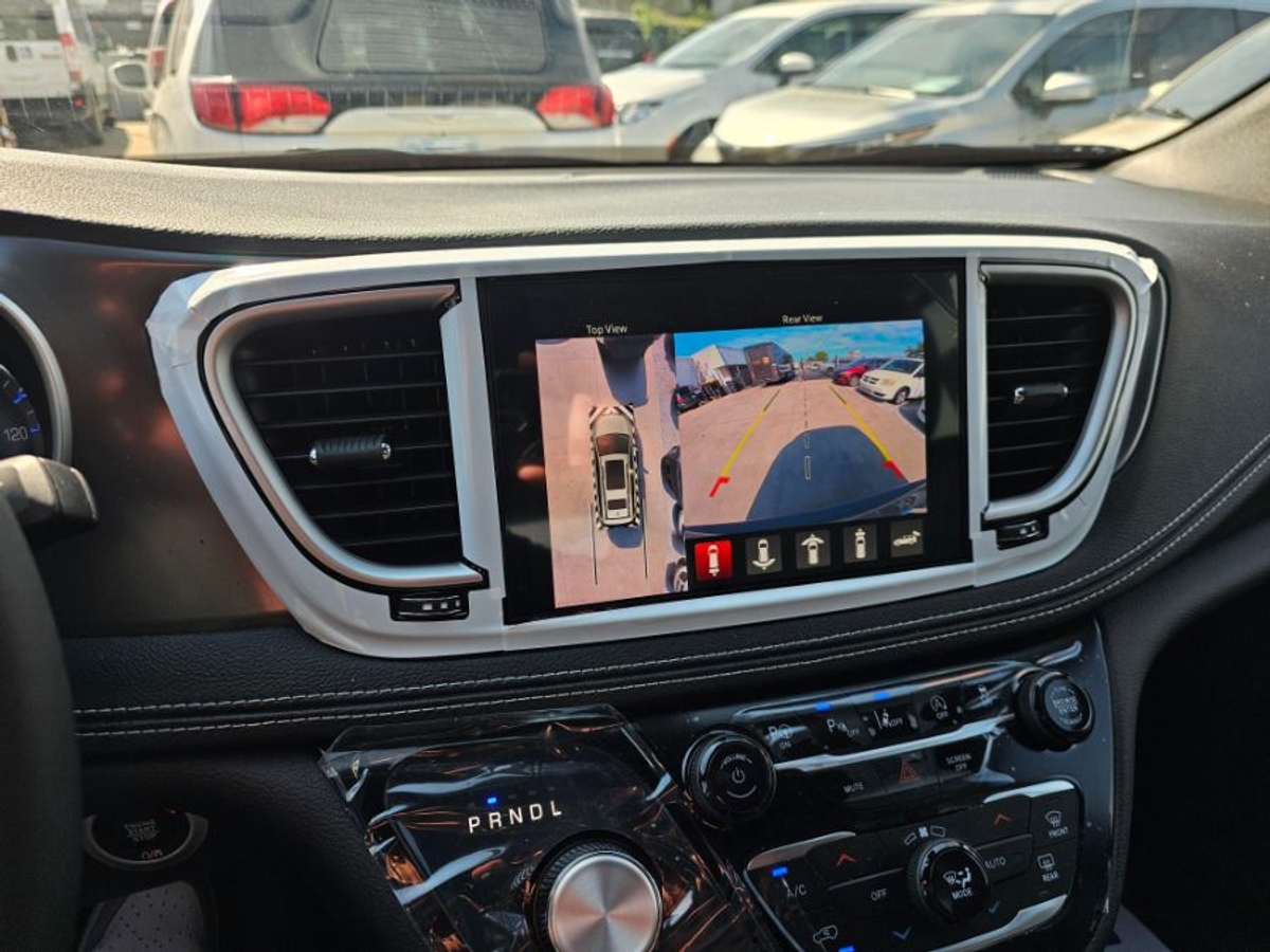 2025 CHRYSLER PACIFICA - Image 8