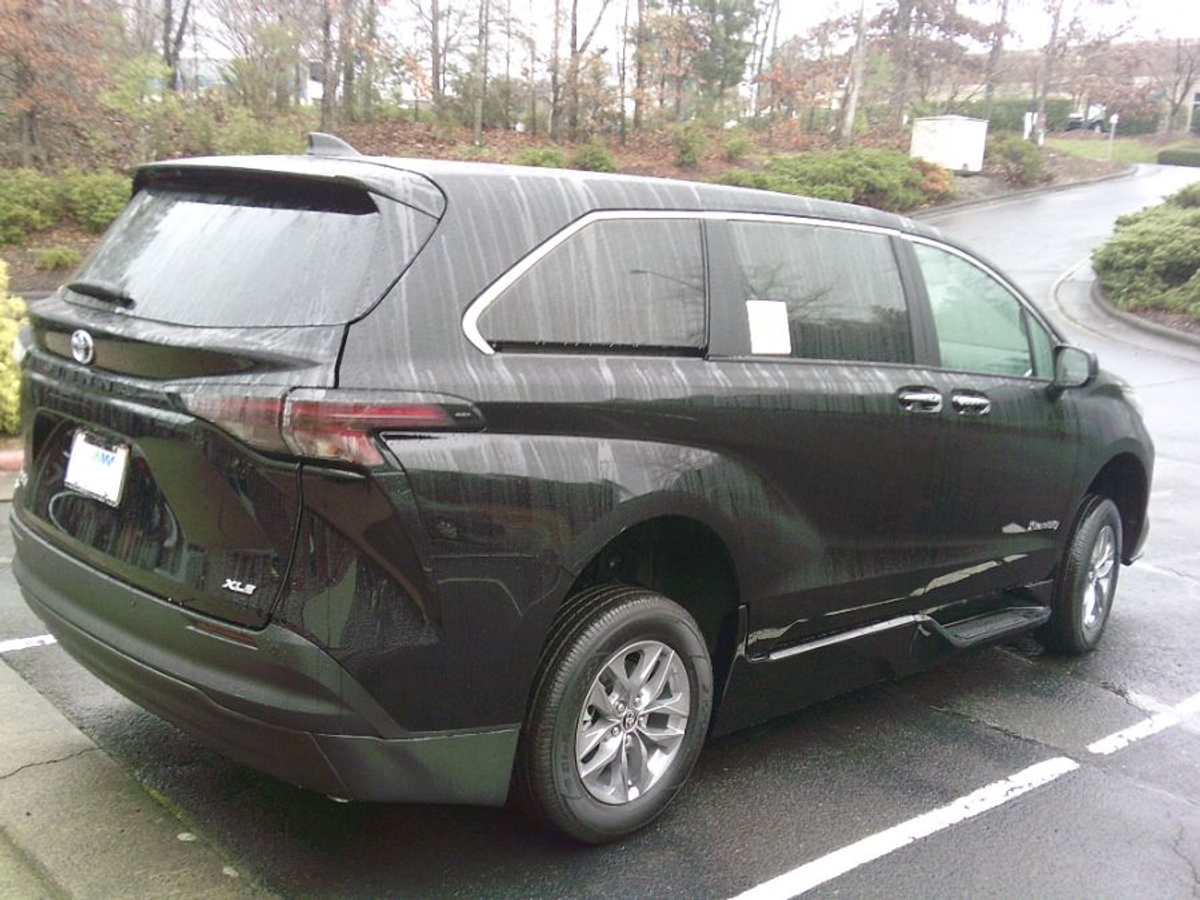 2025 TOYOTA SIENNA - Image 8