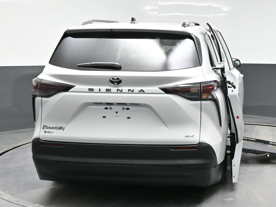 New 2026 Toyota Sienna Hybrid XLE Add - BraunAbility Side Entry Entry Fold Out Automatic Ramp
