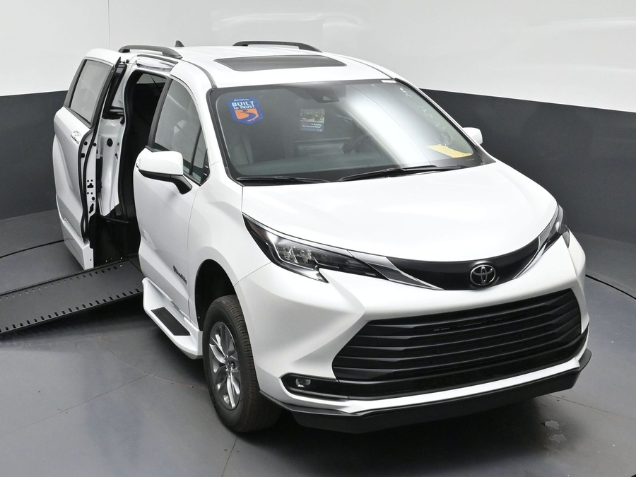 New 2026 Toyota Sienna Hybrid XLE Add - BraunAbility Side Entry In Floor Automatic Ramp