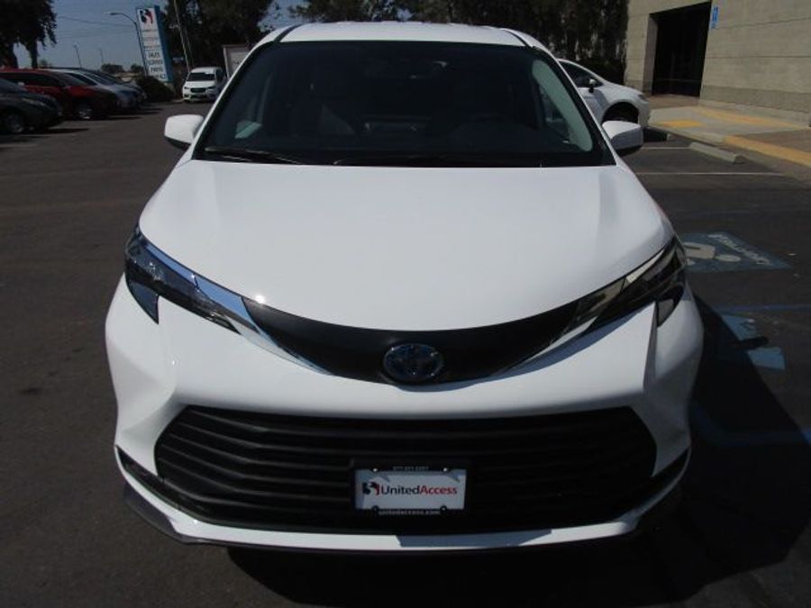 New 2025 Toyota Sienna Hybrid LE - BraunAbility Commercial Rear Entry Entry Fold Out Manual Ramp