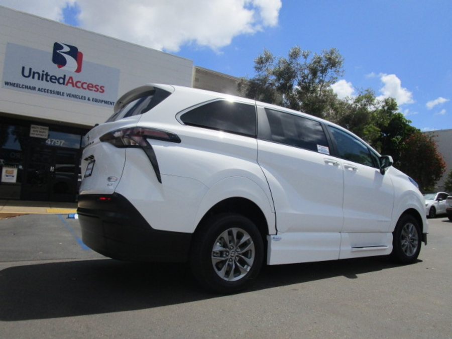 New 2025 Toyota Sienna Hybrid LE AWD w MID ROW - Vantage Mobility Commercial Side Entry Entry In Floor Manual Ramp