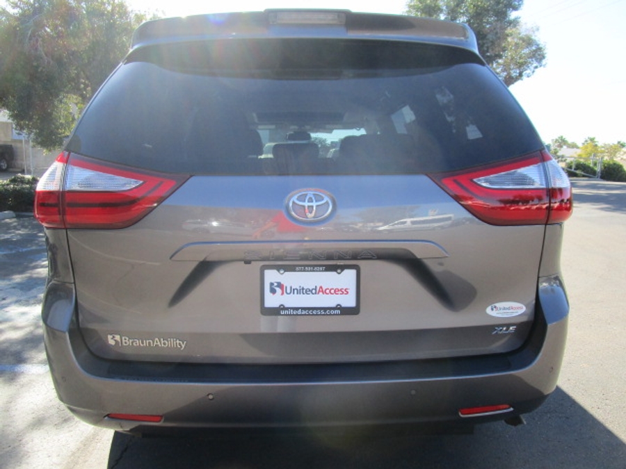 Used 2019 Toyota Sienna XLE Base - BraunAbility Side Entry Entry Fold Out Automatic Ramp
