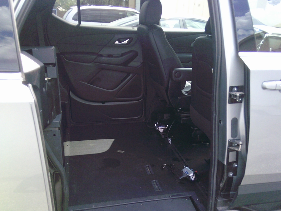 Used 2023 Chevrolet Traverse 3LT - BraunAbility Side Entry In Floor Automatic Ramp