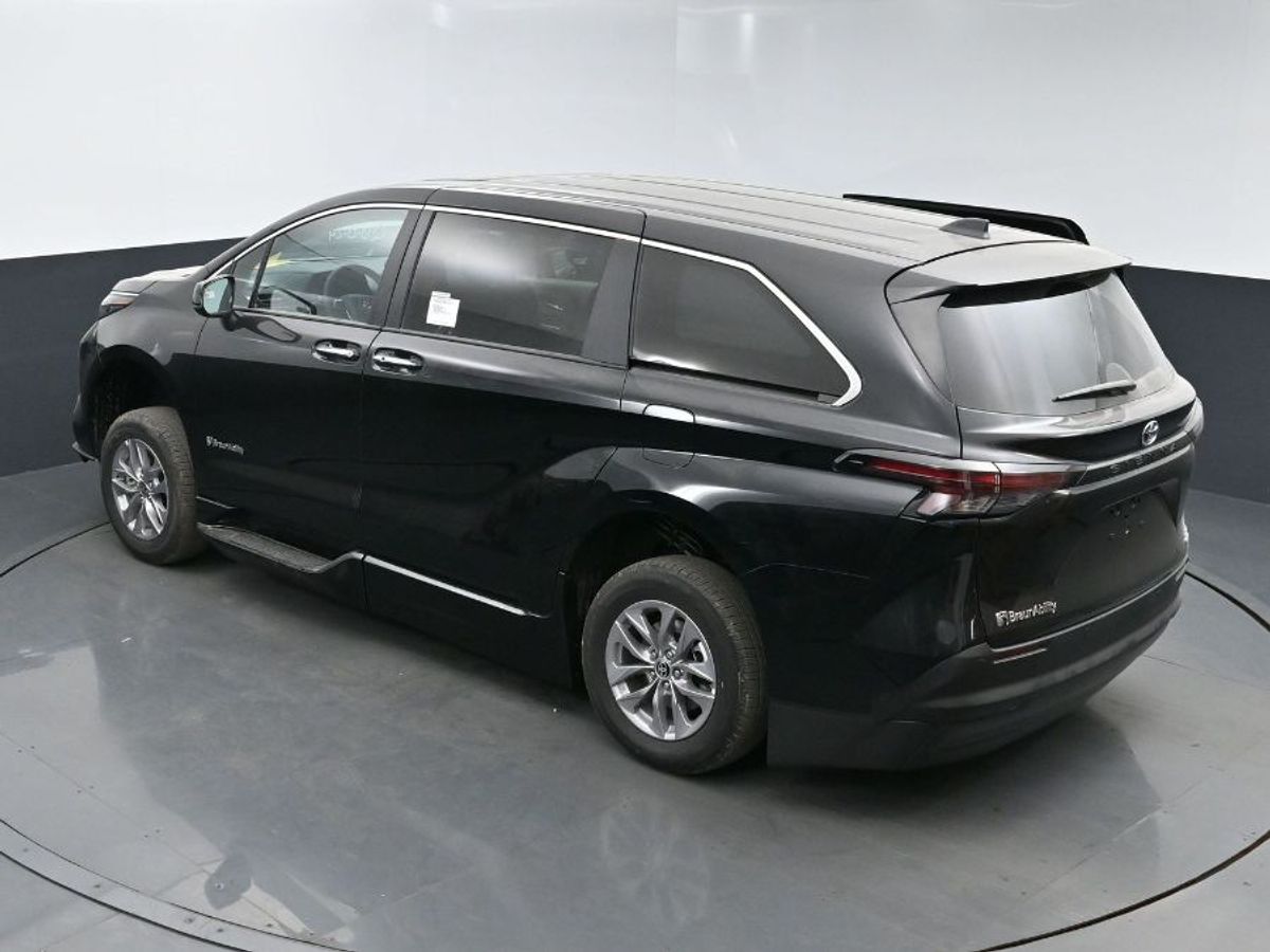 2024 TOYOTA SIENNA - Image 17